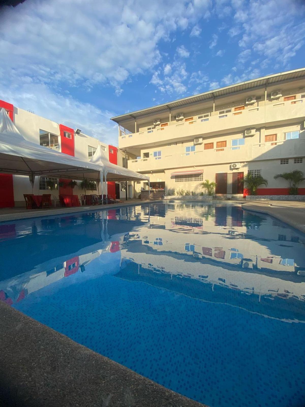 Hotel Pikeiro Blue Manta Buitenkant foto