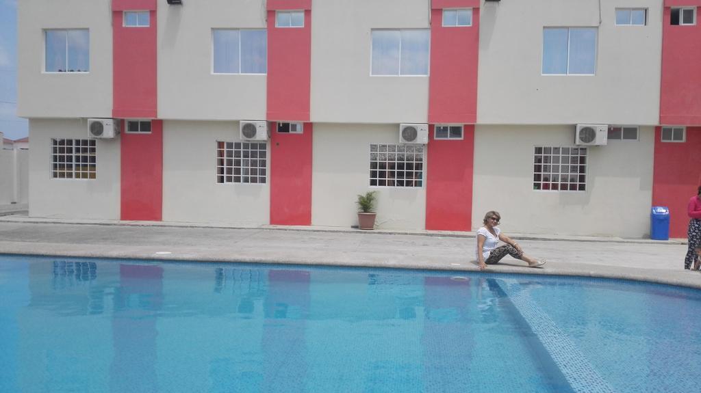 Hotel Pikeiro Blue Manta Buitenkant foto