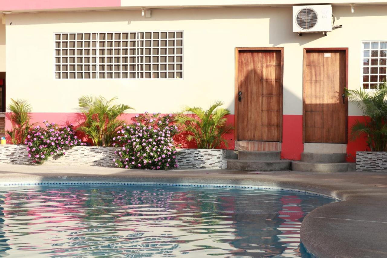 Hotel Pikeiro Blue Manta Buitenkant foto